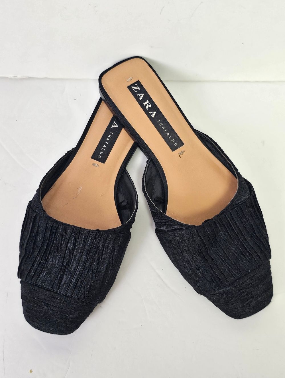 Zara Trafaluc Black Ruched Satiny Fabric Flat Slide Sz 36 (5.5) Quiet Luxury